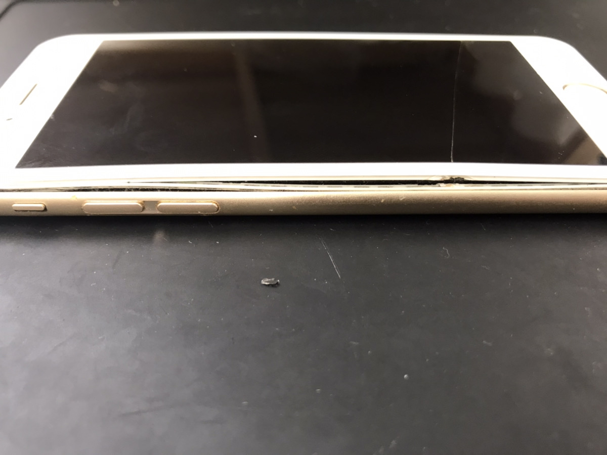 【iPhone6s】バッテリーの膨張によって画面まで壊れてしまった