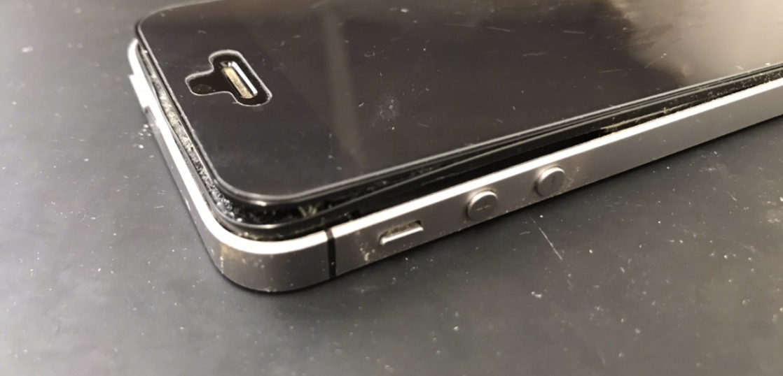 バッテリー交換前のiPhoneSE