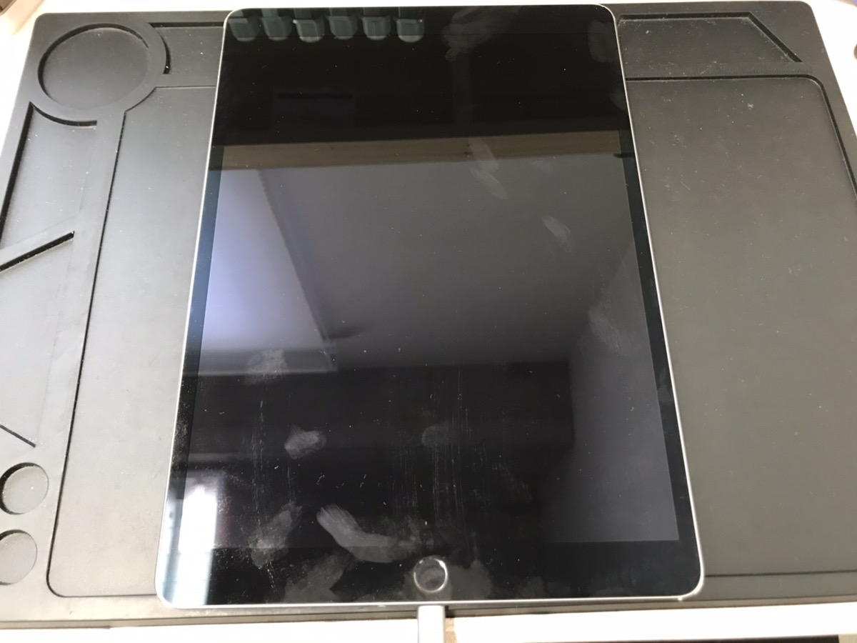 液晶修理前のiPad Pro10.5