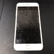 画面修理前のiPhone7Plus