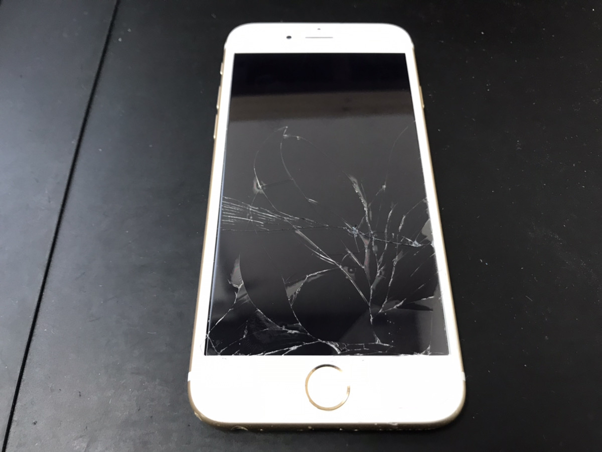 iPhone6sのガラスが割れて画面が真っ暗に！？