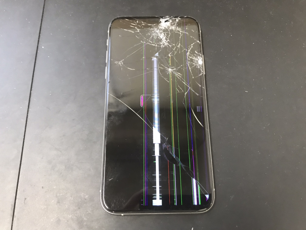 画面表示に問題が起きているiPhoneXSの修理依頼