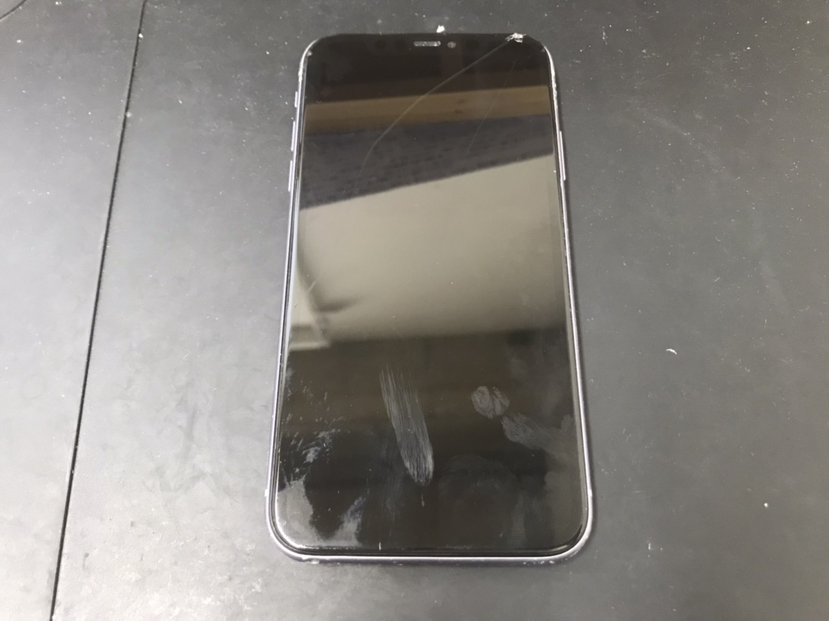 【iPhone11】落下の衝撃で液晶が映らない！？即日で画面修理します