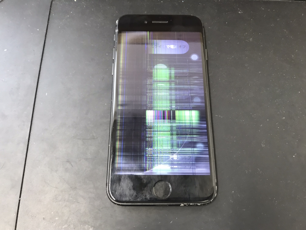 液晶が完全に壊れたiPhone8も短時間で即日修理！
