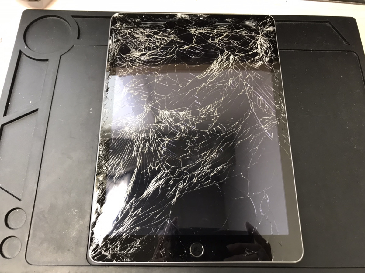 【危険】画面が粉々に割れたiPad第5世代も即日修理！