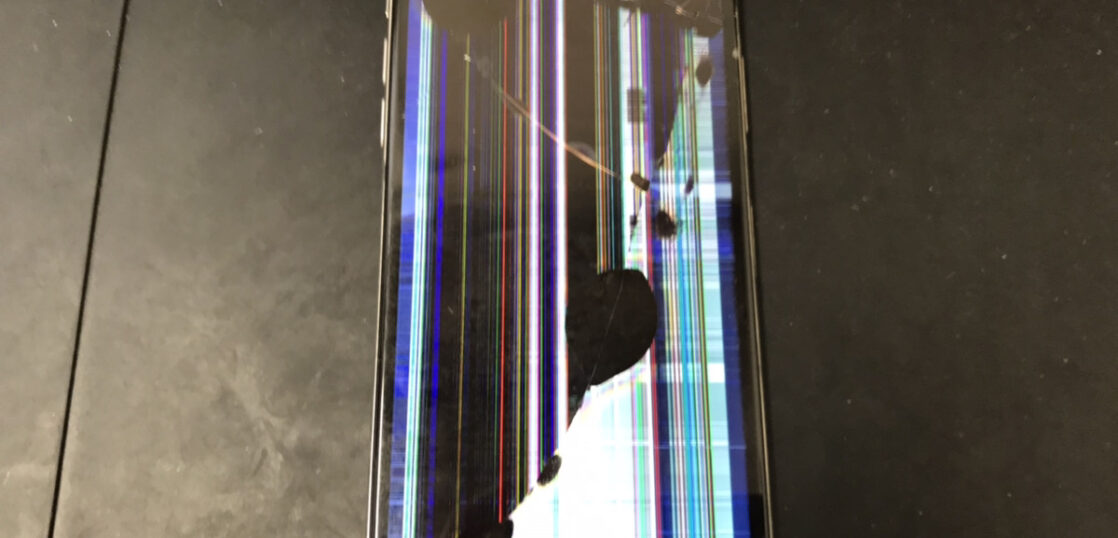 画面修理前のiPhoneXS