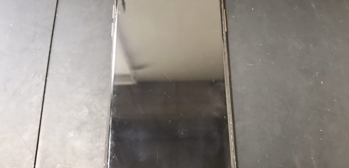 画面修理前のiPhoneXS