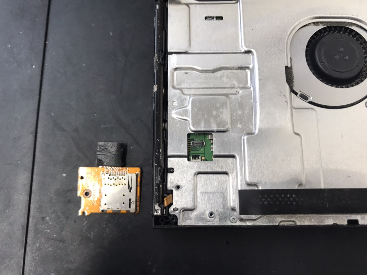 Nintendo SwitchのSDカードスロット修理は簡単！？