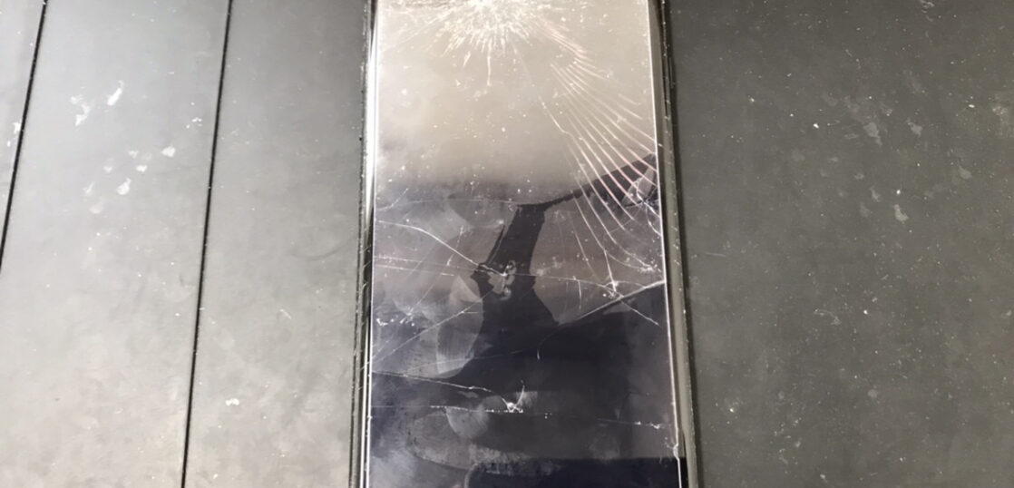 画面修理前のPhone7Plus