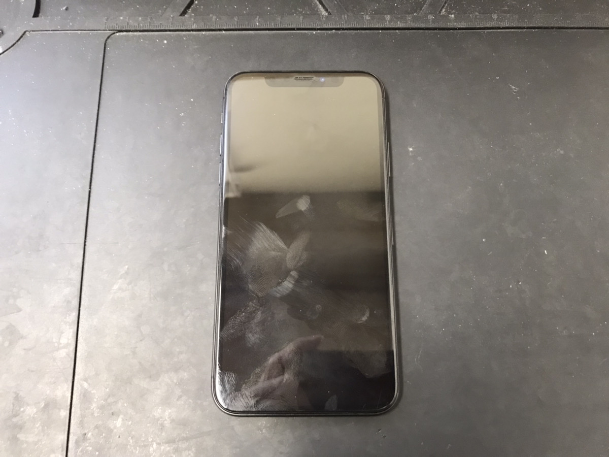 画面が『ブラックアウト』しているiPhone11の液晶修理依頼