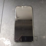 画面が割れているiPhoneX