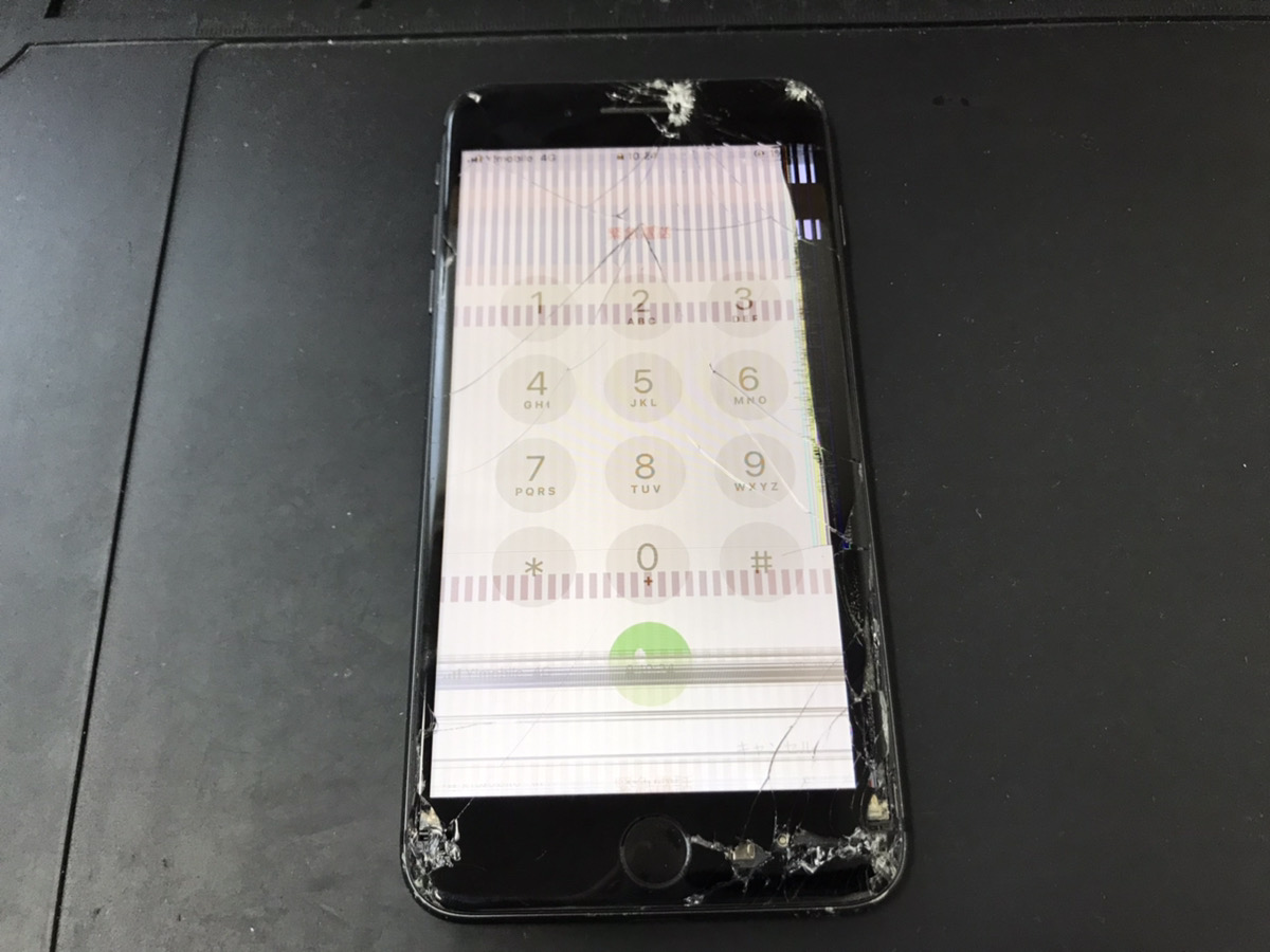 画面割れを放置して液晶まで壊れたiPhone8Plusの修理依頼