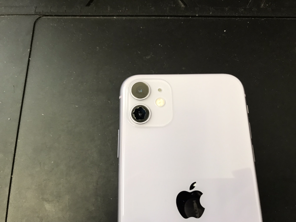 iPhone11のカメラレンズ割れは早急に修理した方がいい！？