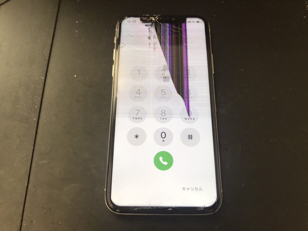 液晶が壊れているiPhoneX