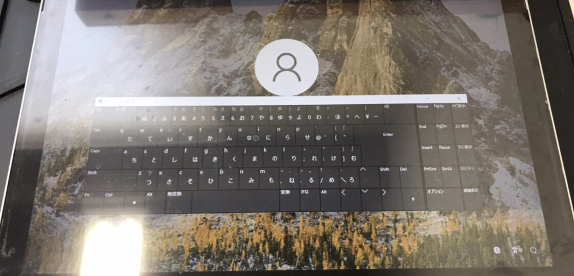 液晶が壊れているSurface Pro7