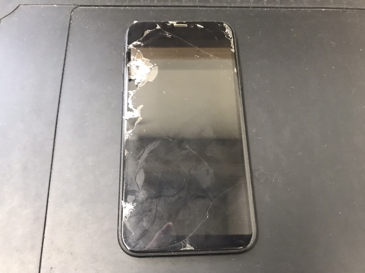 iPhoneXRのガラスが剥離してタッチ不良が起きている画面修理