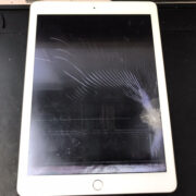 画面と液晶が破損しているiPad第7世代