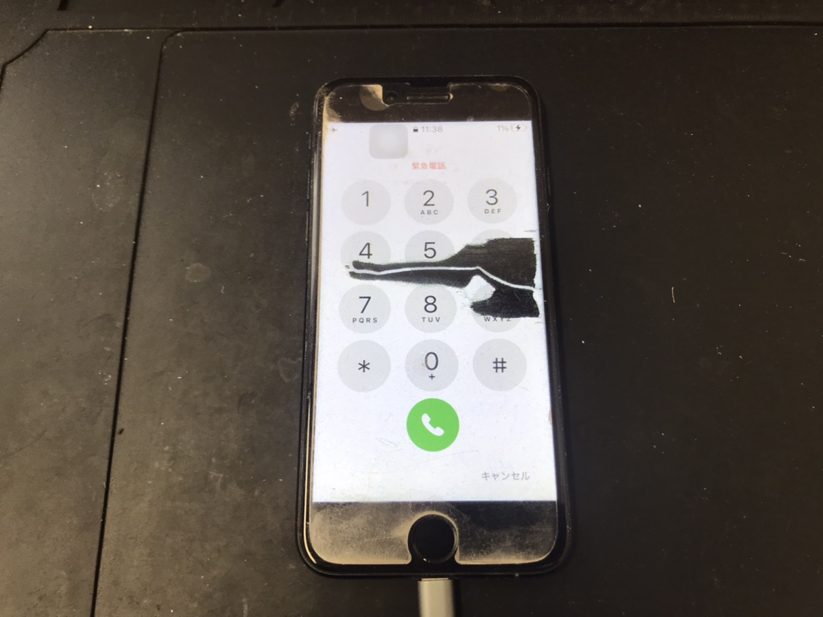 「液晶漏れ」と「タッチ不良」が起きているiPhone7の画面修理