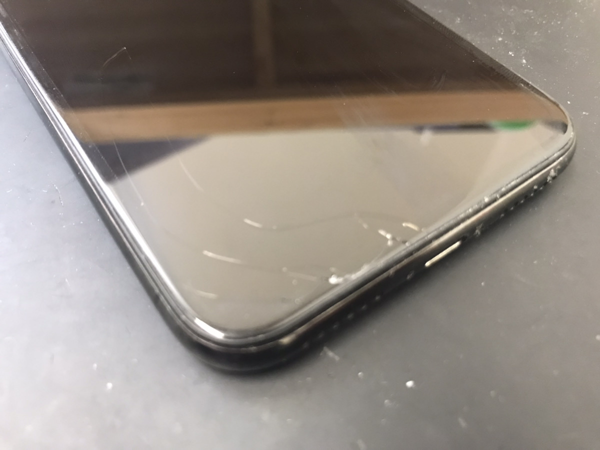 【iPhoneX】軽度のガラス割れも早めにクイックリペアプラス鹿児島店へ