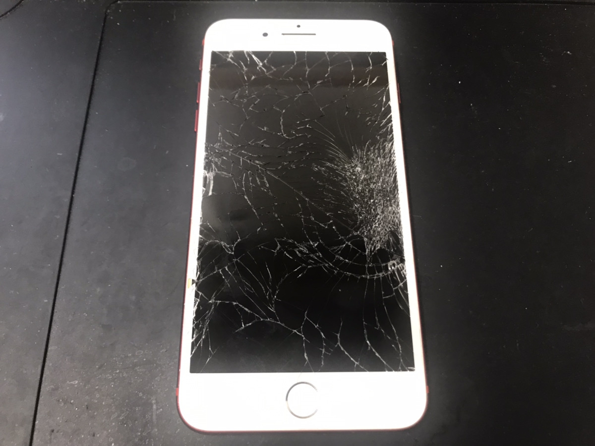 画面が粉々に割れたiPhone7Plusも最短30分の即日修理！