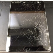 画面が割れているiPad第9世代