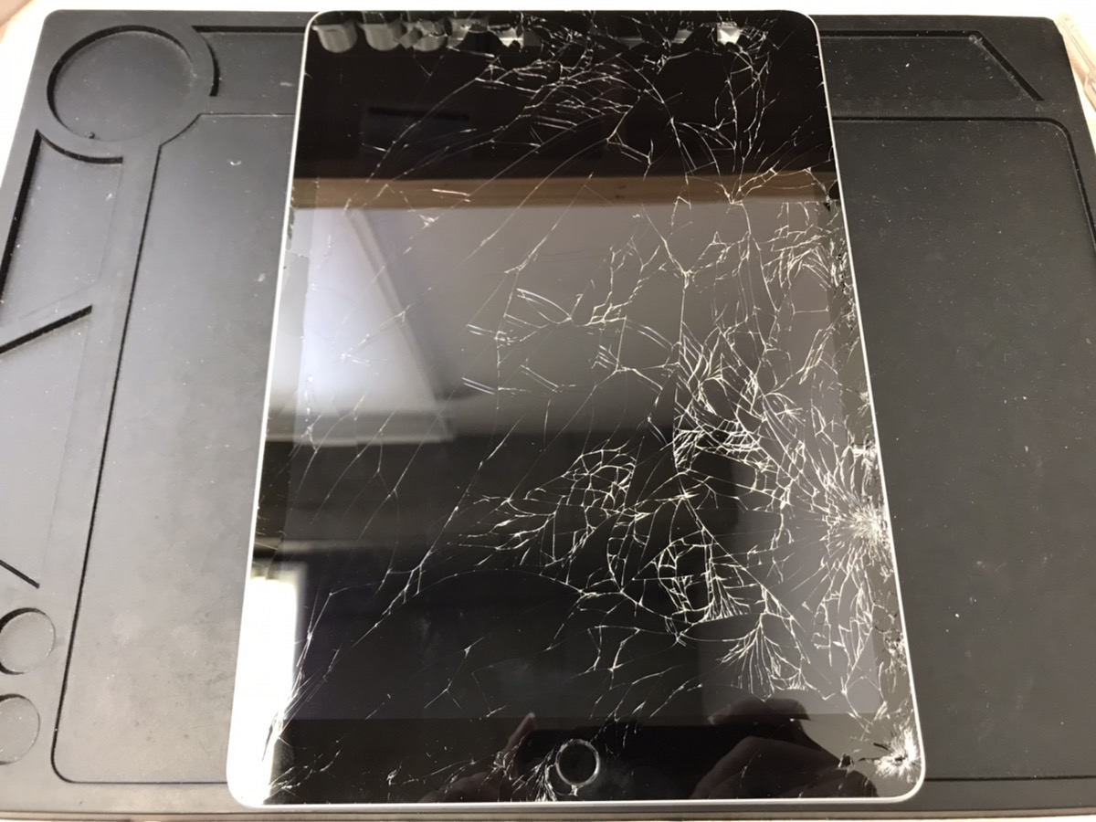 【iPad第9世代】粉々に割れた画面も即日修理で対応可能！