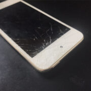画面が割れているiPod Touch7