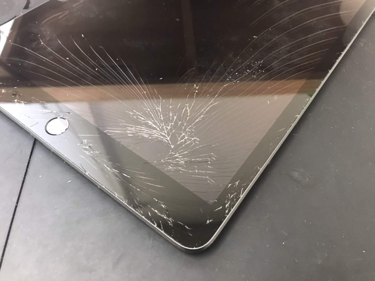 【iPad第8世代】画面下部のガラスが割れている場合は注意が必要！？