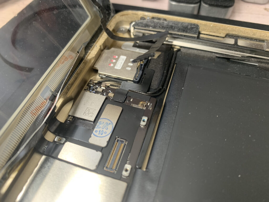 基板が壊れているiPad第5世代