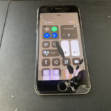 画面がバキバキに壊れているiPhone6sの復旧修理