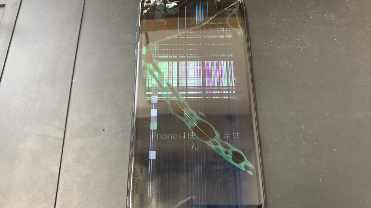 重度の画面割れで液晶表示に問題があるiPhone11ProMaxの修理依頼