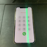 画面に緑色の縦線が表示されているiPhone12Proの修理依頼