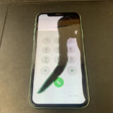 液晶が漏れているiPhone11