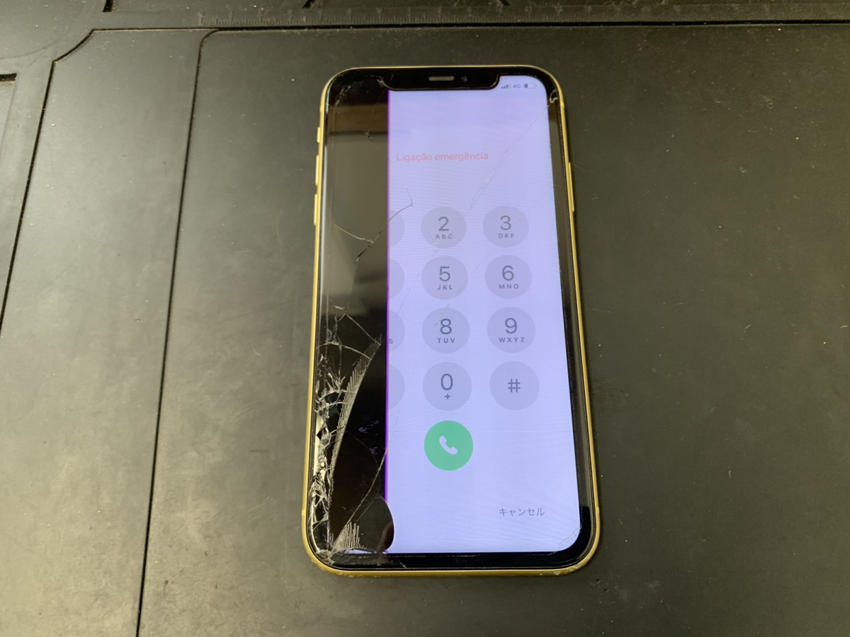 液晶漏れで左端が真っ黒になっているiPhoneXRの画面交換修理 – 【最 