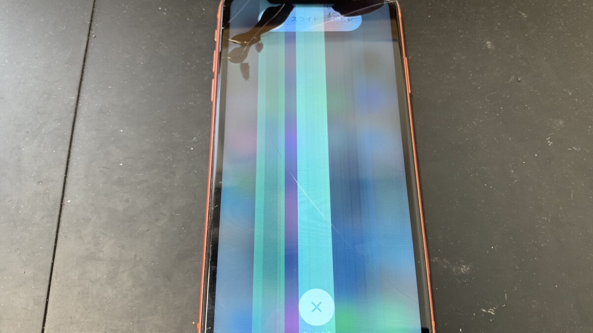【重度の画面破損】液晶まで壊れたiPhoneXRの復旧修理