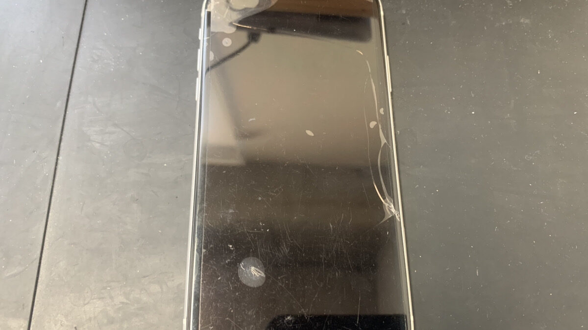 ガラスが割れてタッチの反応が悪くなったiPhone11の画面交換修理