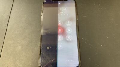 画面半分が真っ黒になったiPhoneXSの画面交換修理