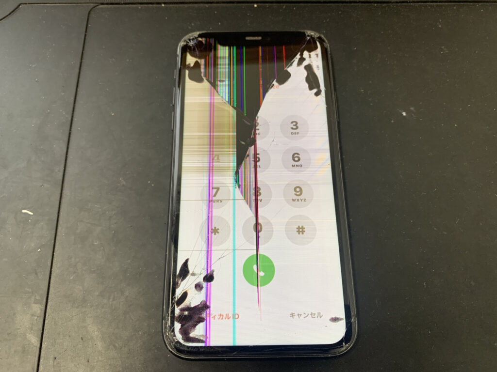 液晶が壊れているiPhone11