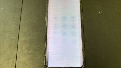 液晶破損で画面が白くなったiPhone11の修理依頼