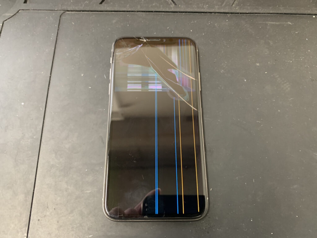 液晶が壊れているiPhoneX