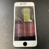 重度の液晶破損が起きているiPhoneSE3も「追加料金なし」で修理！