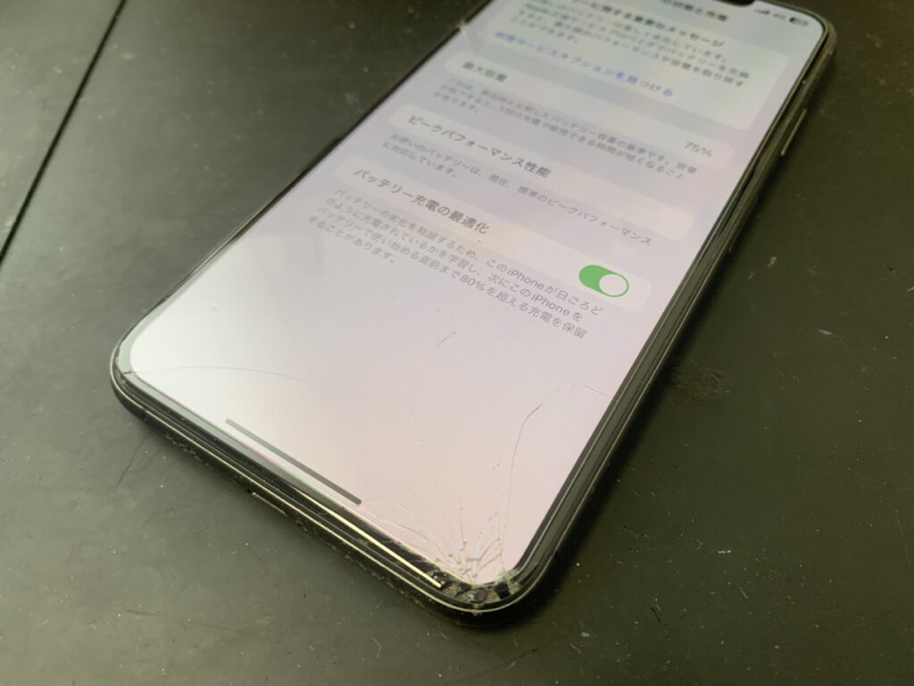 画面が割れているiPhone11Pro