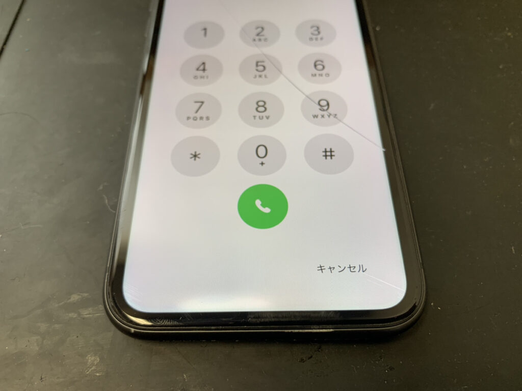 画面に水が入り込んだiPhone11Pro