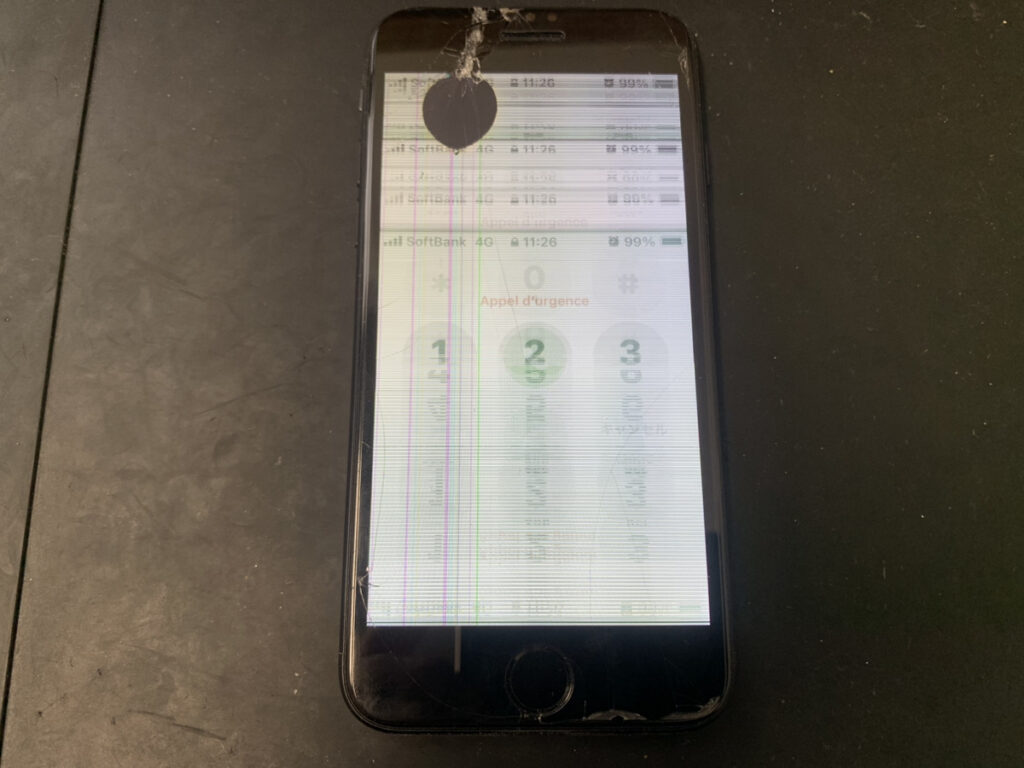 液晶が壊れているiPhoneSE2