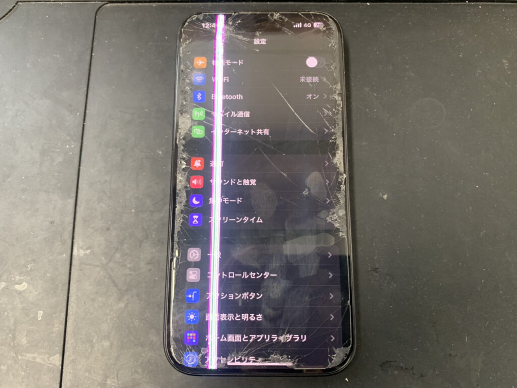画面が壊れているiPhone15Pro
