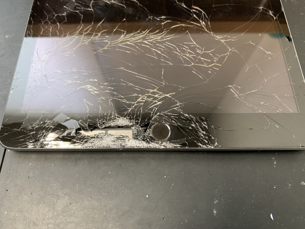 画面が割れているiPad第9世代