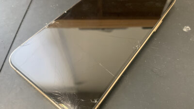 【郵送修理】画面が割れて誤作動が起きているiPhone13ProMax