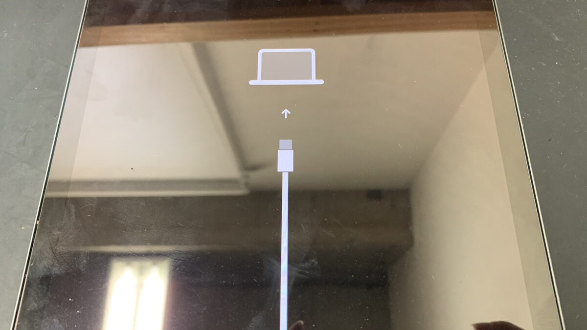 【iPad Air4】電源ボタンが壊れてリカバリーモードから復旧できなくなった