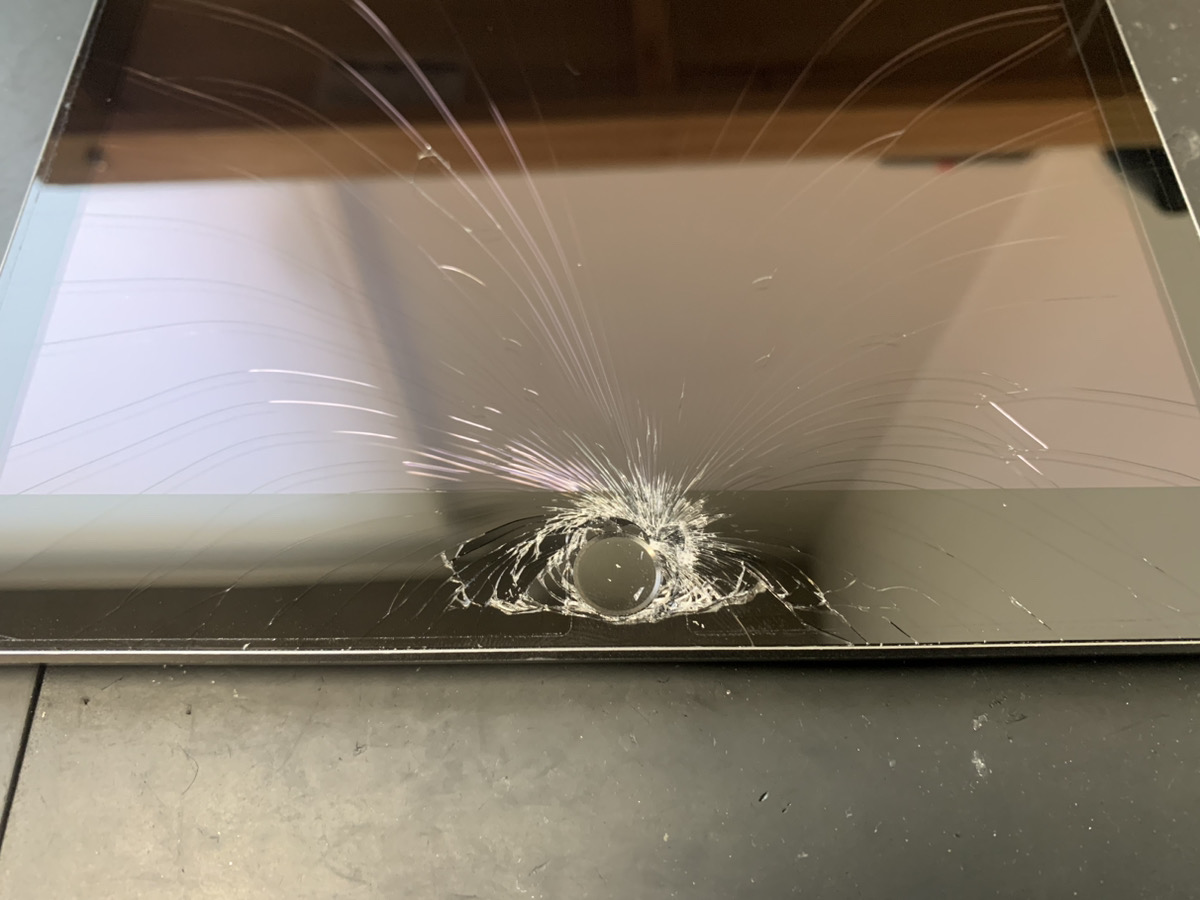 画面が割れているiPad第9世代