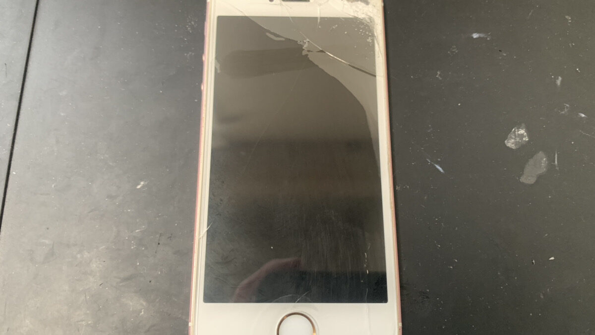初代iPhoneSEの画面割れ修理もまだまだ受付可能です！